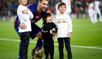 Messi tập luyện tại nhà cùng con trai